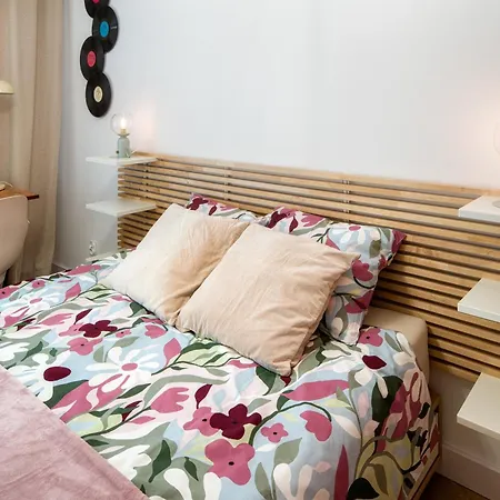 Charming In A Area- Free Parking Апартаменты