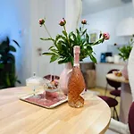 Charming In A Area- Free Parking Apartman