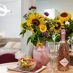 Charming In A Area- Free Parking Apartman *