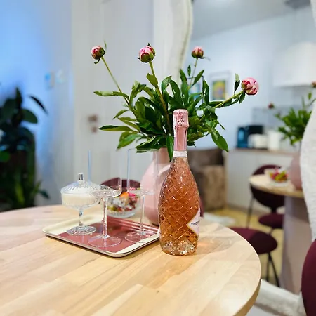 Charming In A Area- Free Parking Appartement