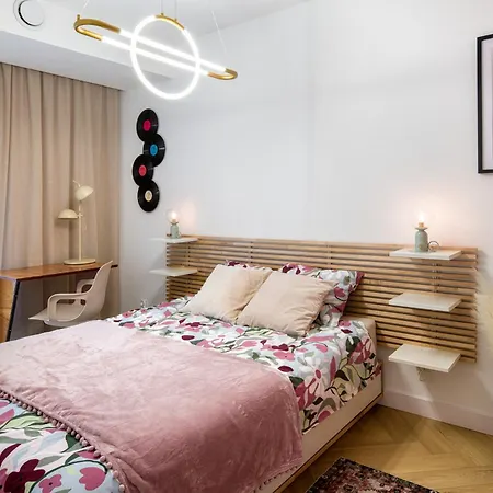 Charming In A Area- Free Parking アパート *
